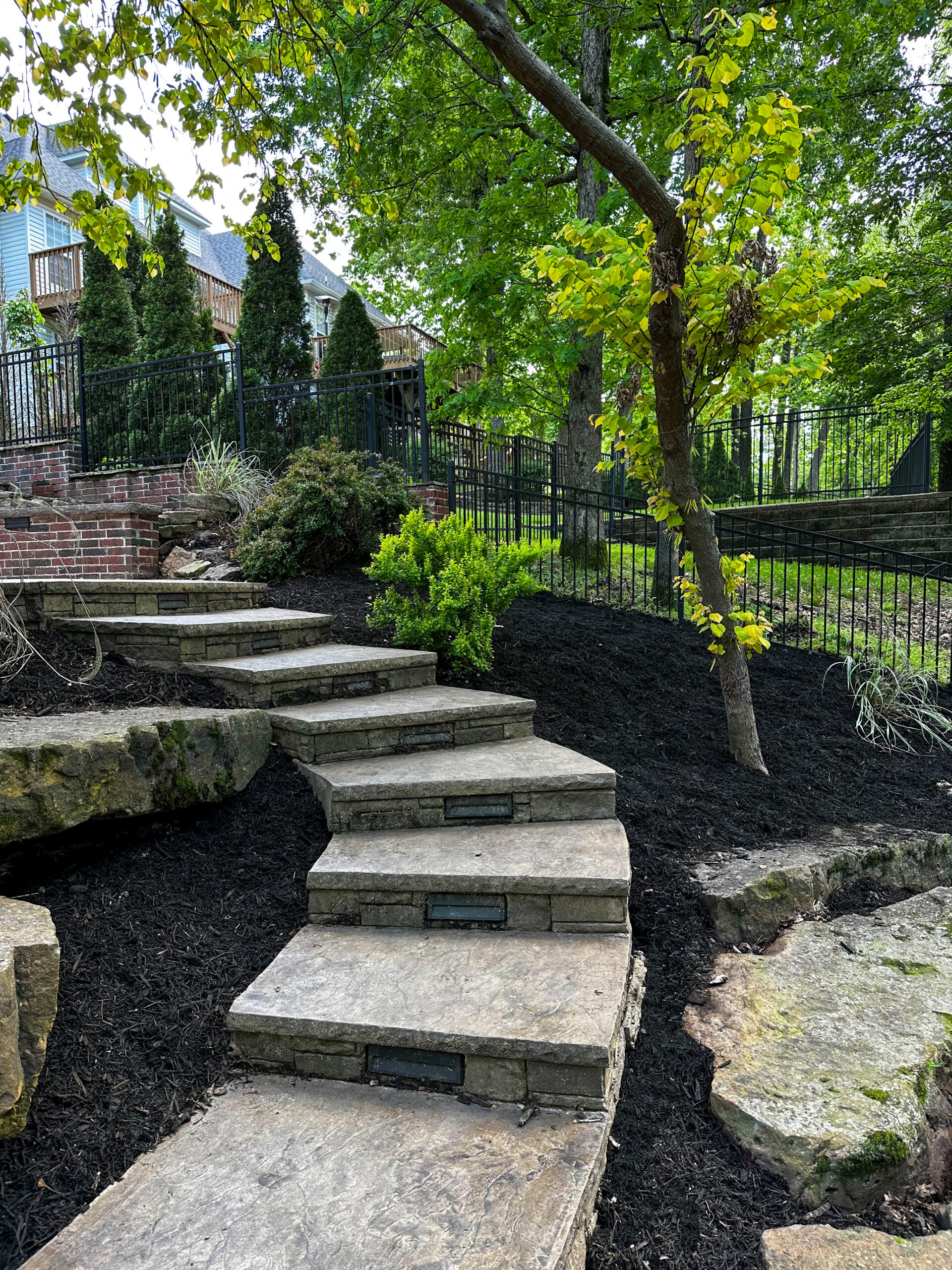 Fresh mulch job in Bentonville, AR